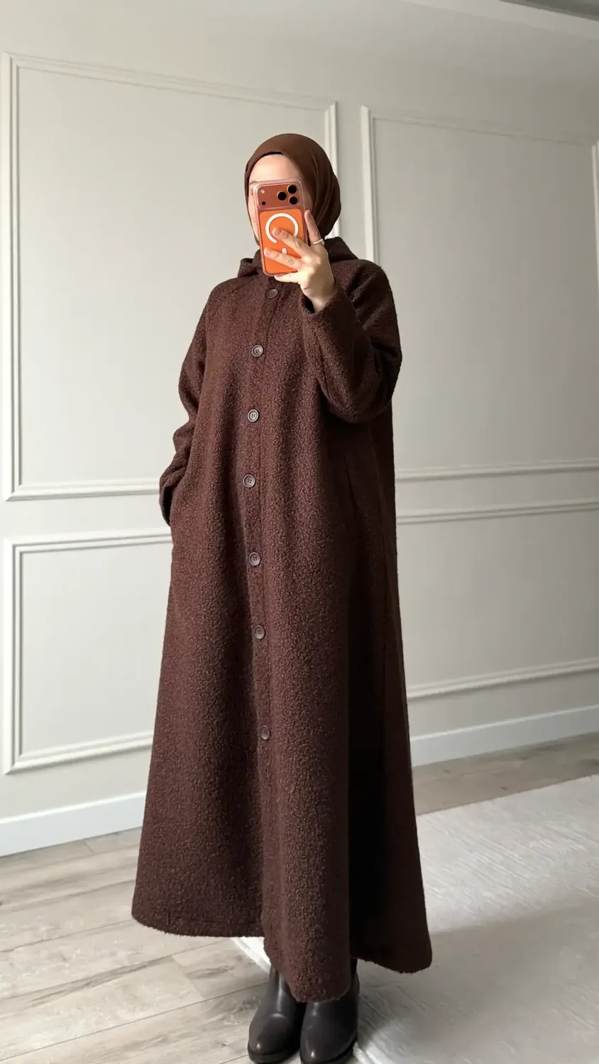 معطف شتوي بقبعة بقماش بوكليه بلون بني - صورة 3