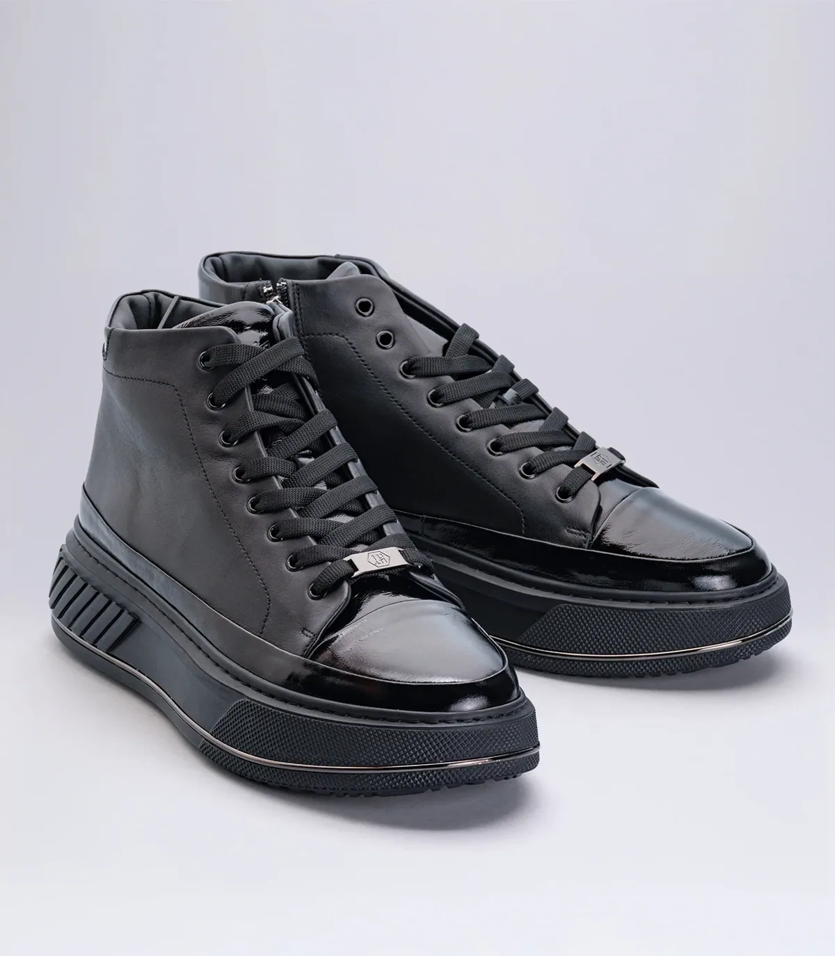 بوت رجالي جلد طبيعي برباط ونعل حراري - أسود - صورة 2