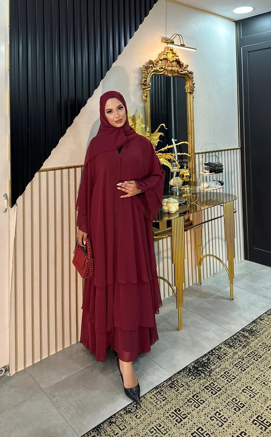 عباية عنابية بثلاث طبقات - صورة 3