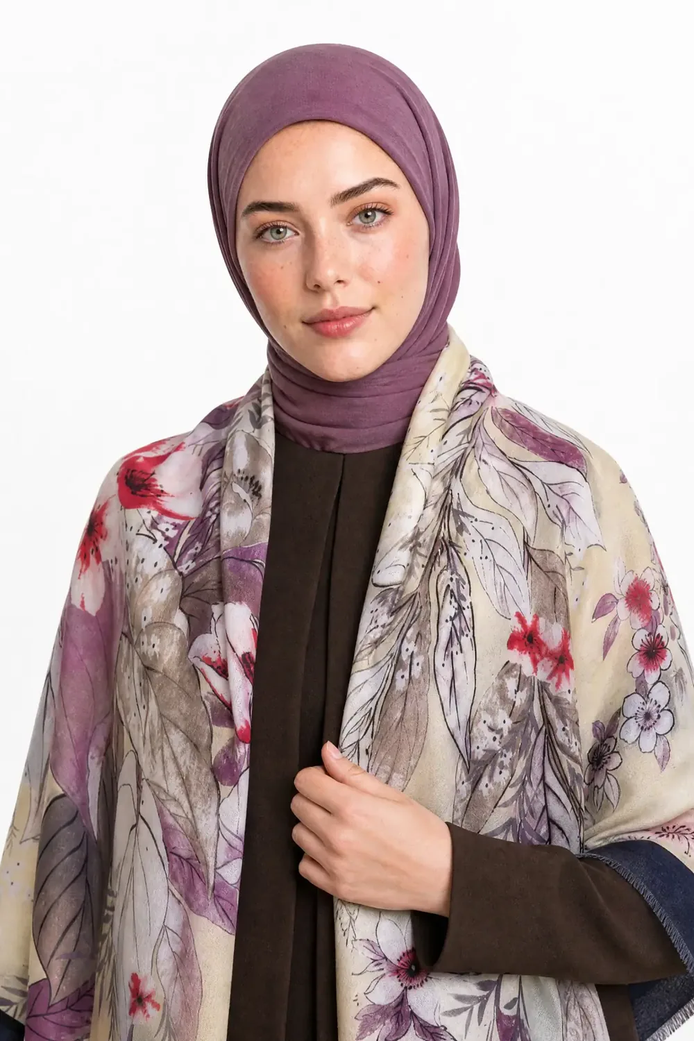 شال كتف بمزيج الصوف والفسكوز بزهور ناعمة بلون كحلي وبيج