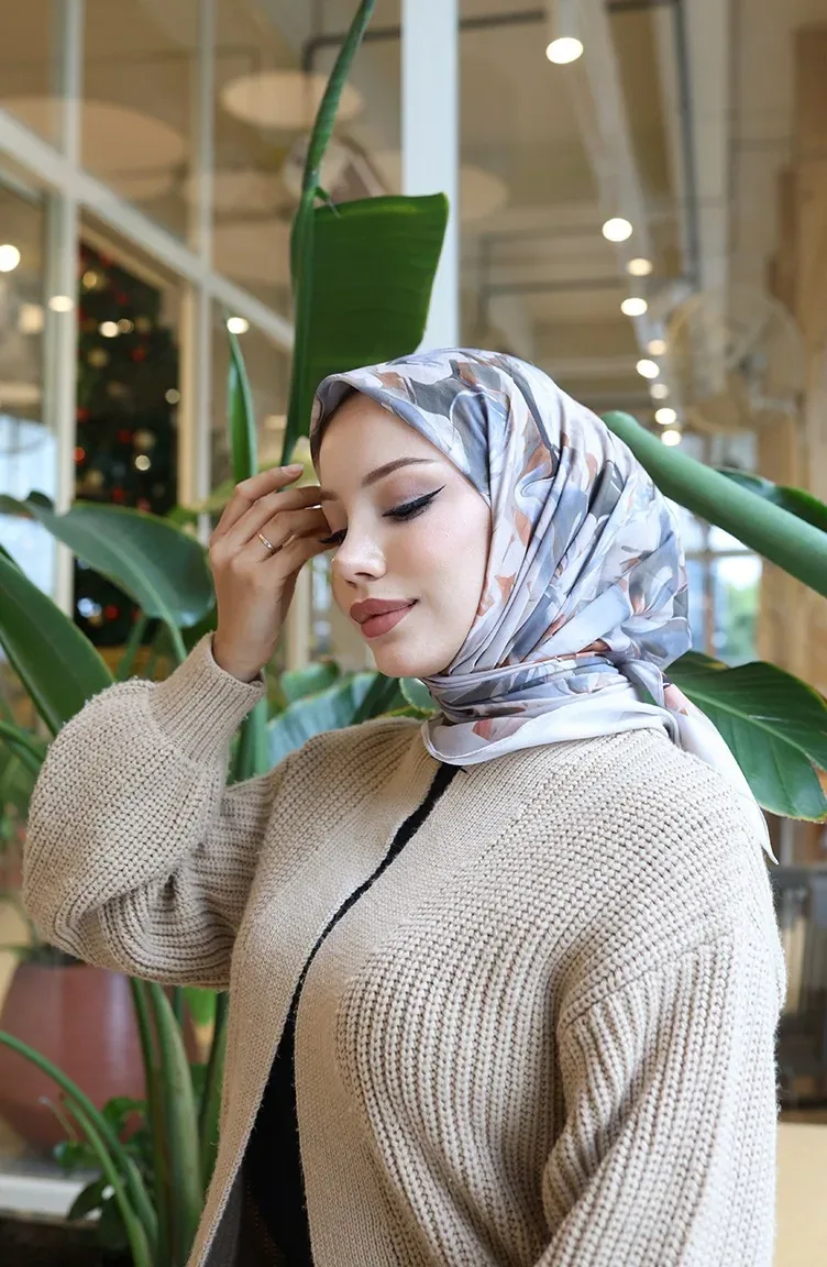 إيشارب قطني منقوش بلون الحجر والبني