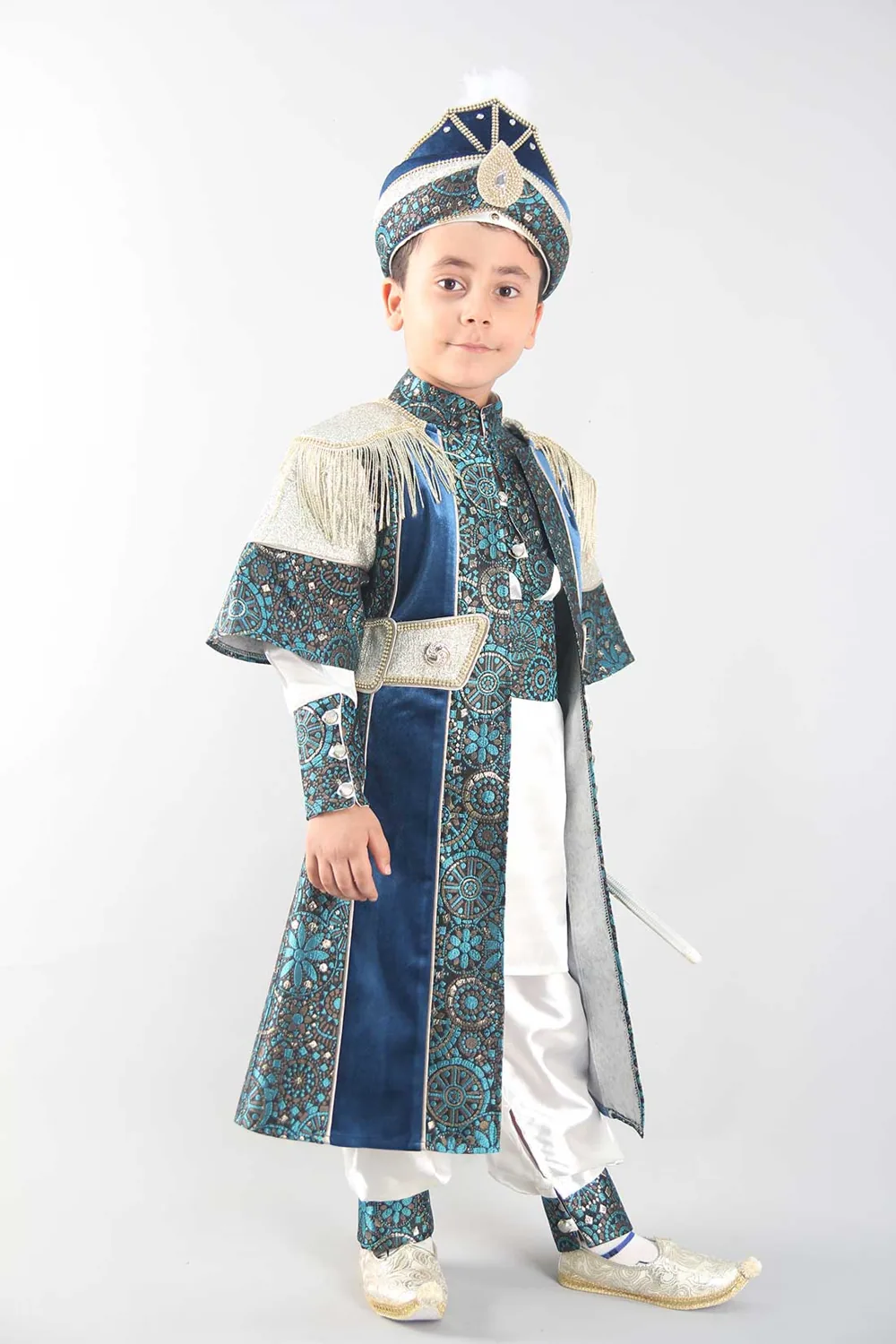 طقم ختان أميري بقفطان مخملي أزرق ملكي