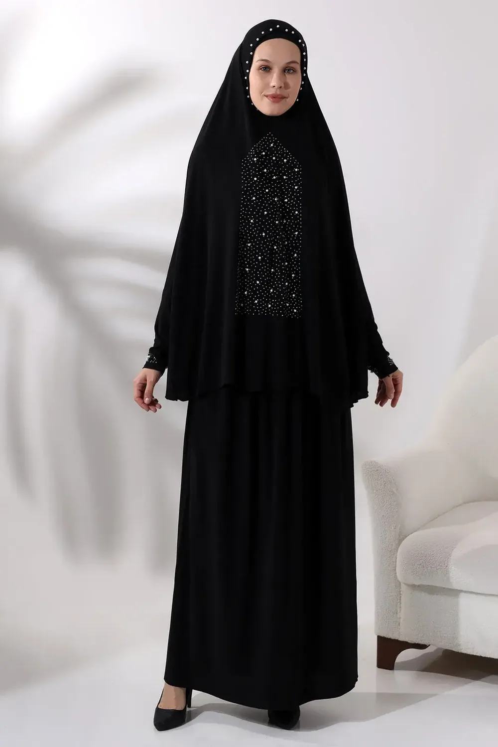 لباس صلاة أسود من قطعتين بتطريز لؤلؤ وأحجار