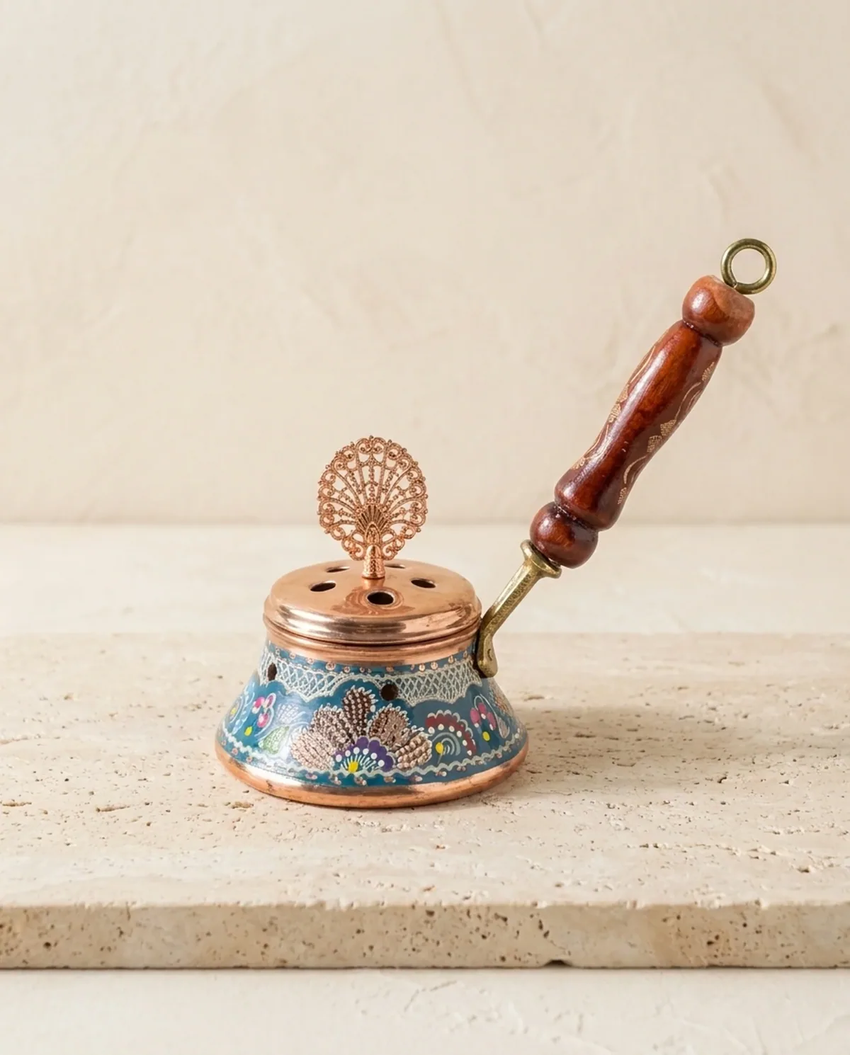 مبخرة نحاس مطلية بالمينا الفيروزي بمقبض خشبي