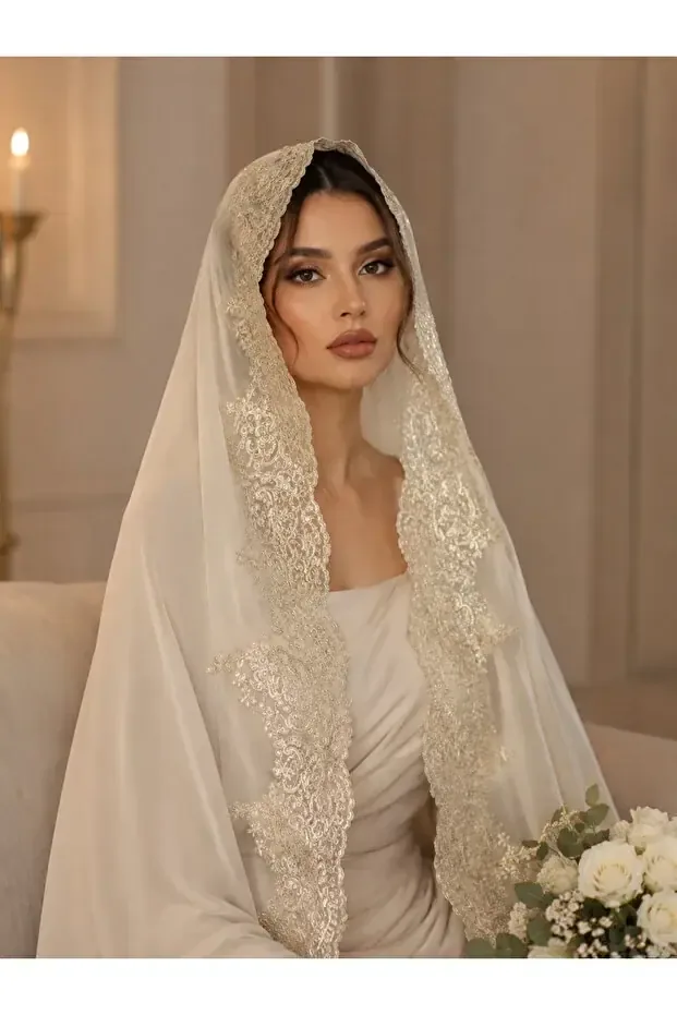 طرحة شيفون كريمية بحواف دانتيل 150×70 سم - صورة 2