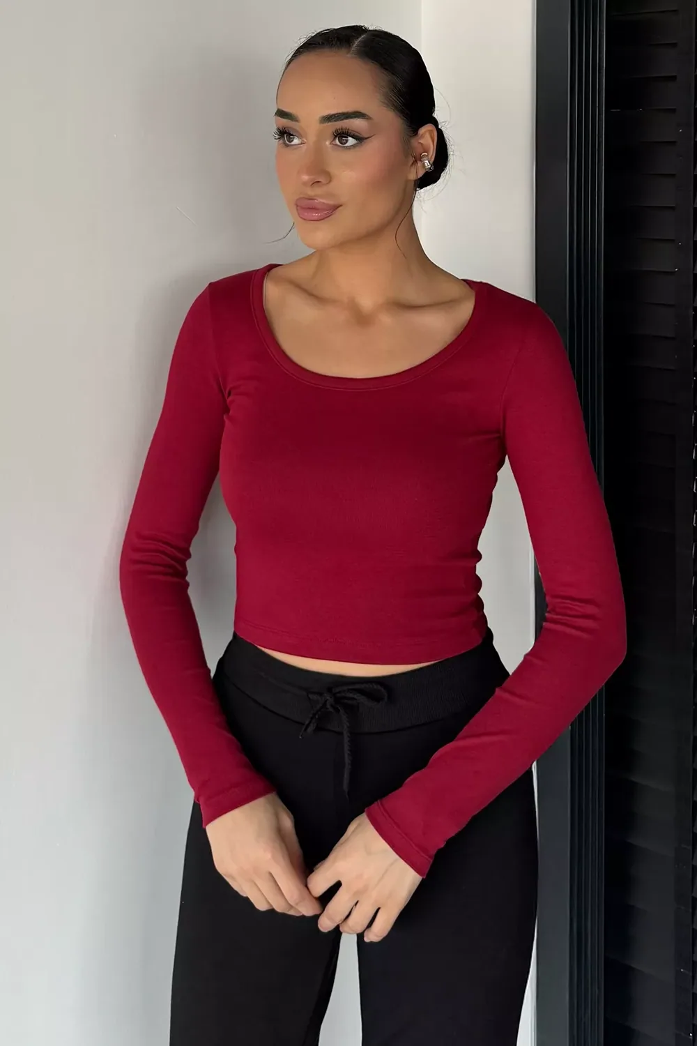 بودي نسائي سادة بأكمام طويلة بقصة ضيقة