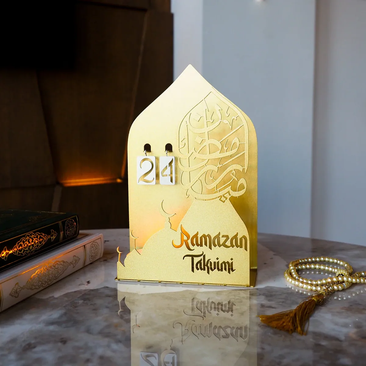 تقويم رمضان معدني مع حامل شمعة بشكل قبة
