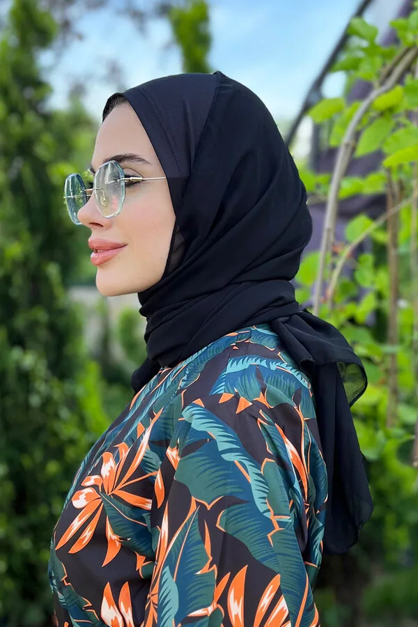 إيشارب سباحة أسود بنقوش يربط كالشال