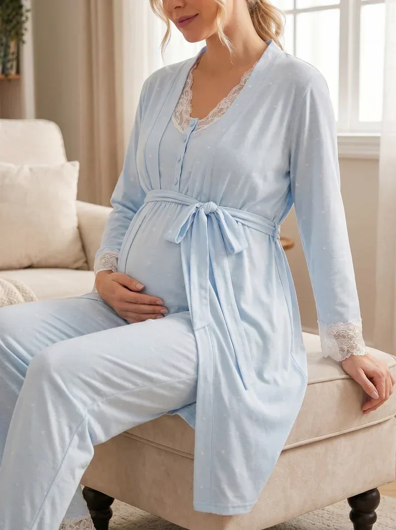 طقم بيجامة نفاس زرقاء بنقشة قلوب مع روب - صورة 3