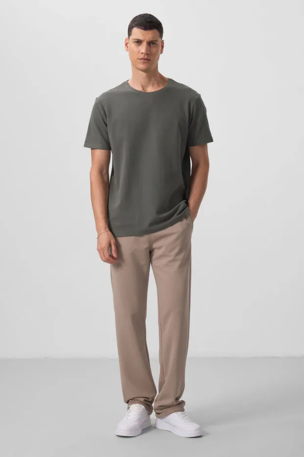 تيشيرت رجالي سادة بقصة مريحة بملمس محبوك - صورة 2