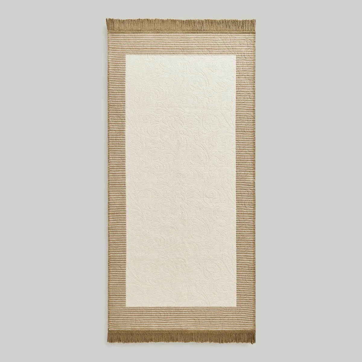 كليم بإطار بني ووسط كريمي بأهداب 80×150 سم