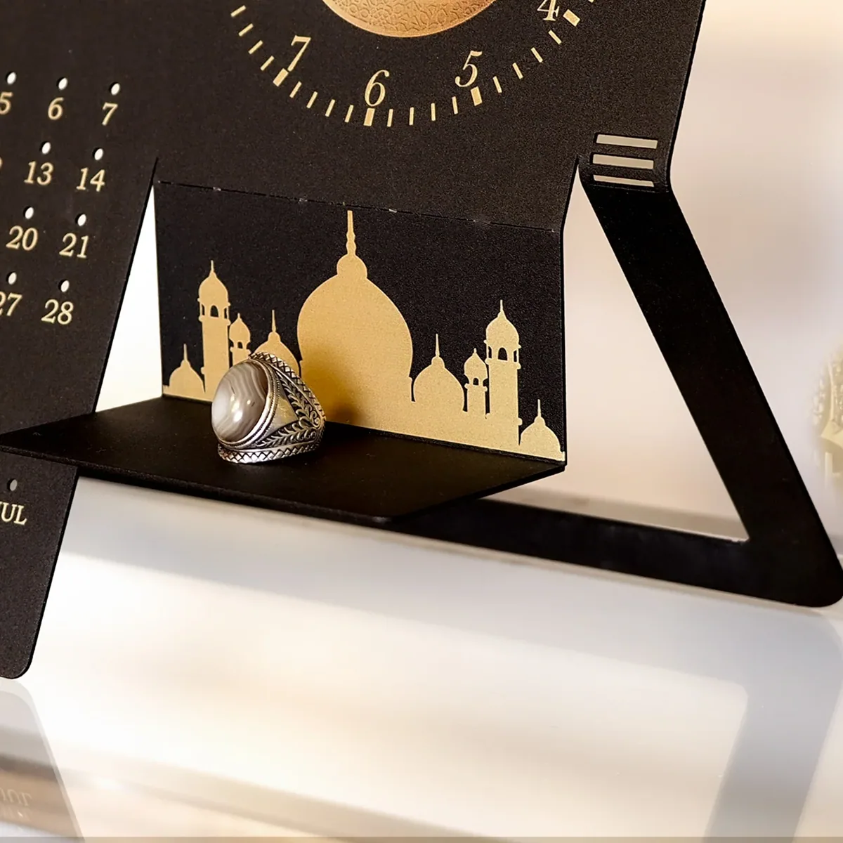 روزنامة رمضان معدنية مع ساعة بعبارة رمضان كريم - صورة 4