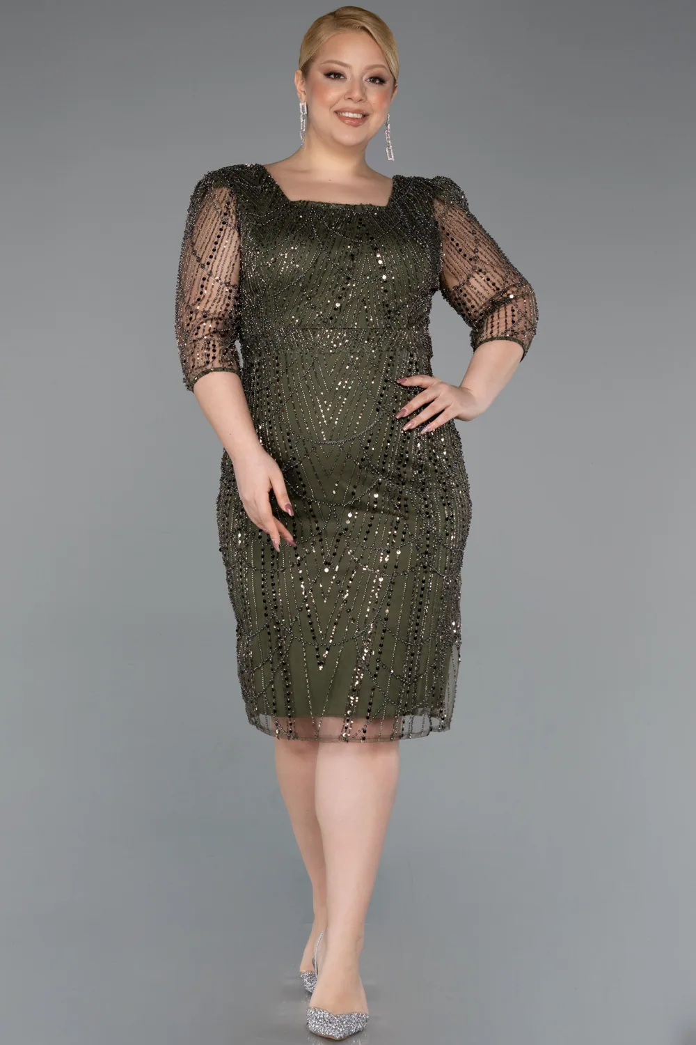 فستان ميدي مقاس كبير بخرز وأكمام ثلاثة أرباع