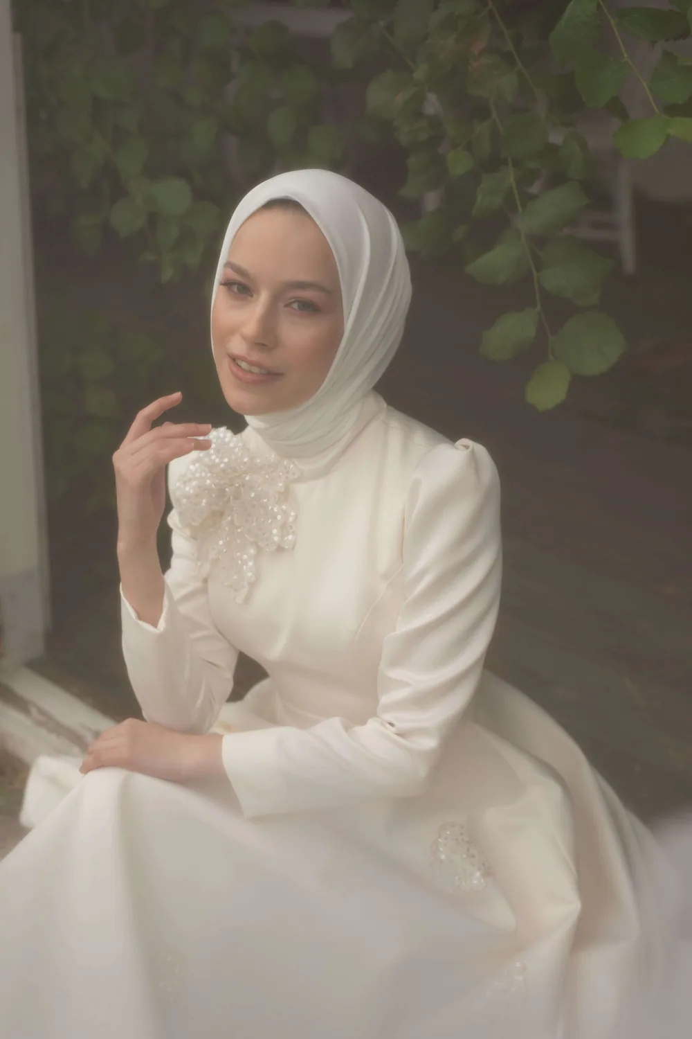 فستان زفاف فانيليا بزهور دانتيل على الكتفين