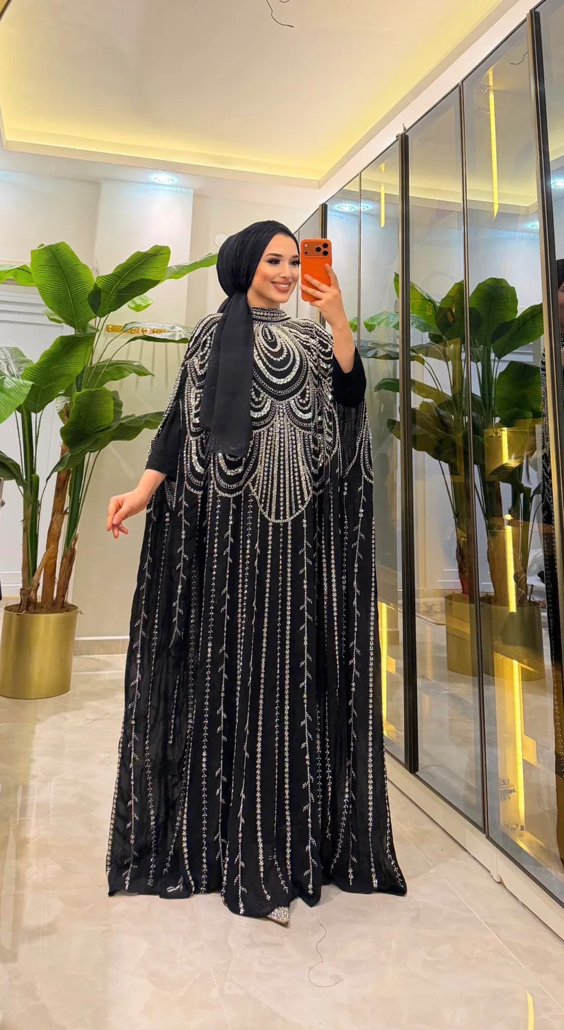 قفطان سهرة شيفون أسود بكاب مرصع بالأحجار يدوياً - صورة 2