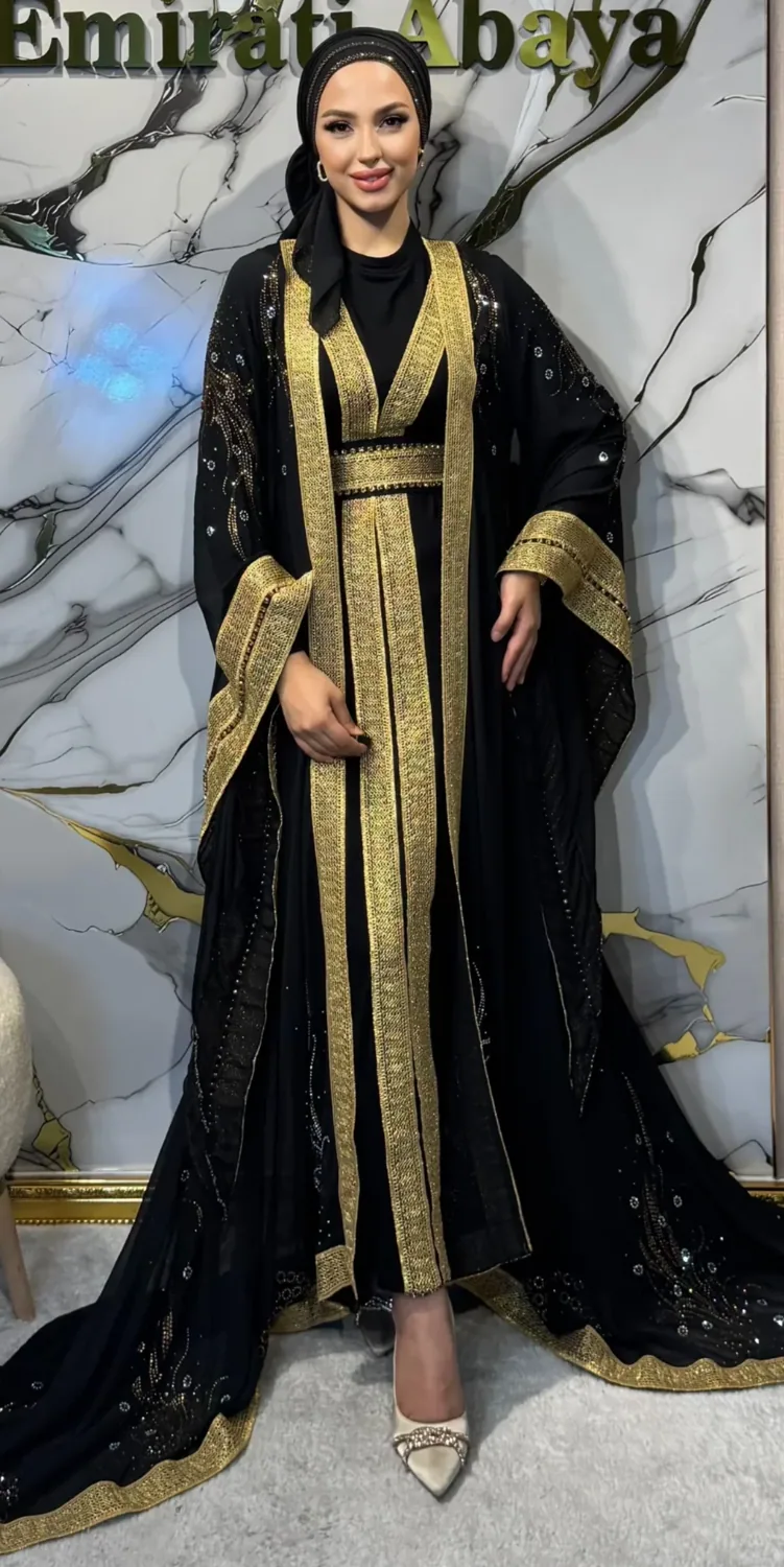 طقم سهرة أسود بشرائط ذهبية مرصعة