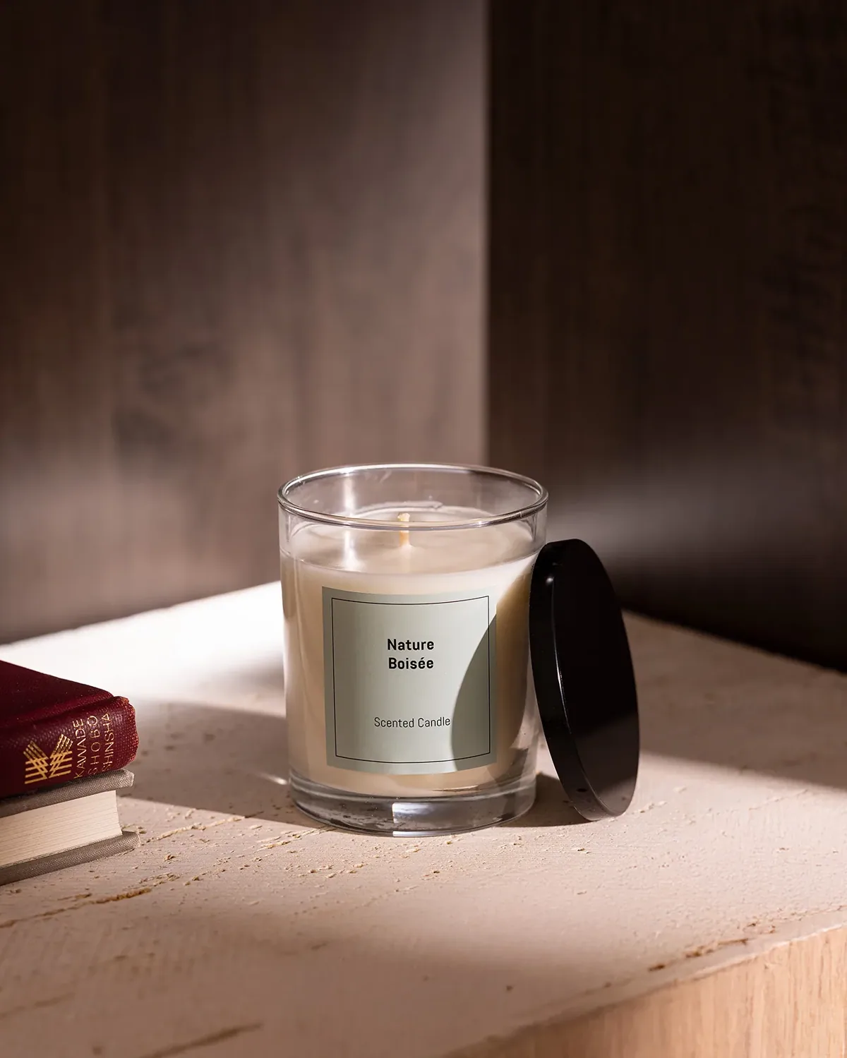شمعة معطرة في برطمان زجاجي بغطاء أسود - صورة 2