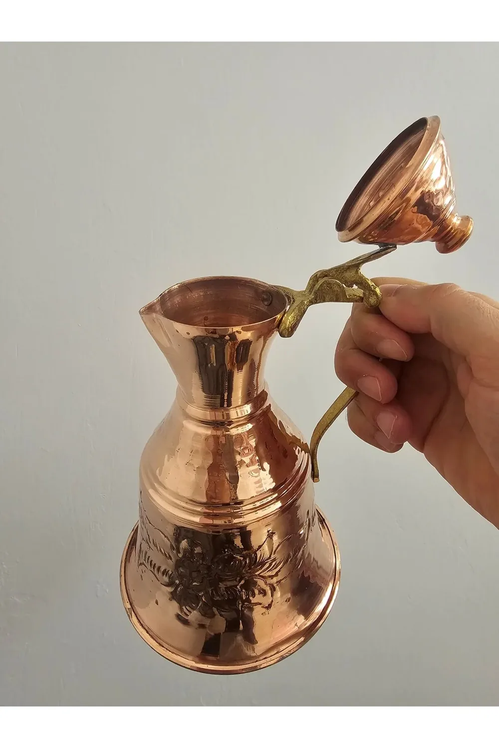 إبريق نحاس منقوش يدوياً 500 مل - صورة 3