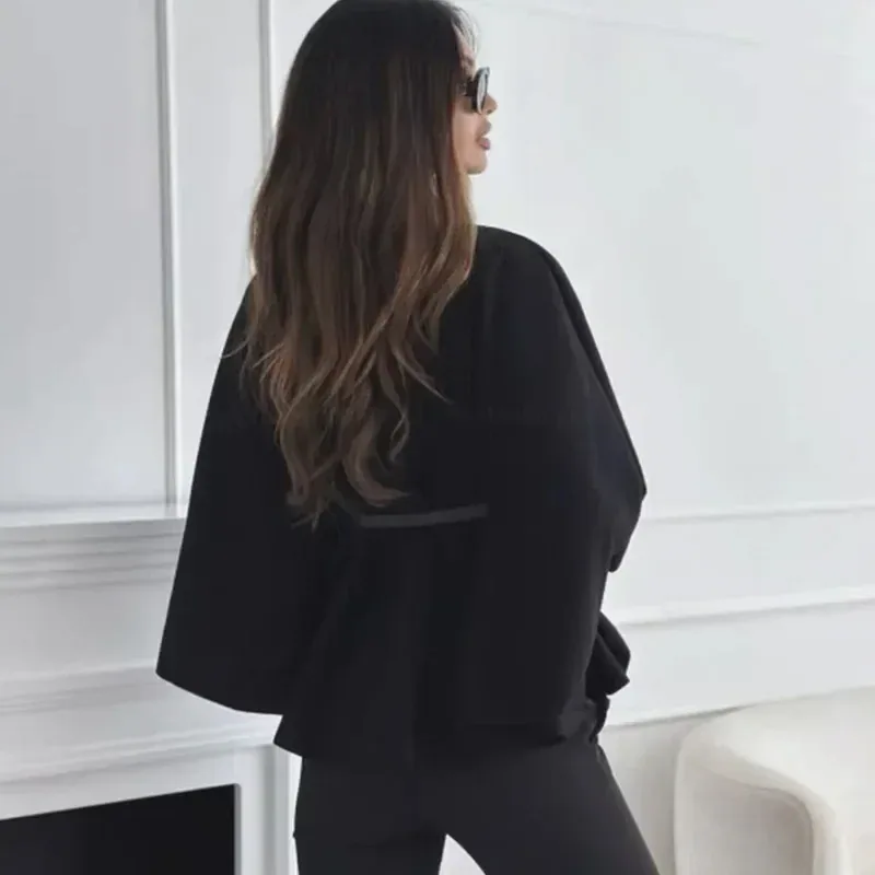 جاكيت كاب بحزام بألوان أسود وخمري وبني - صورة 3