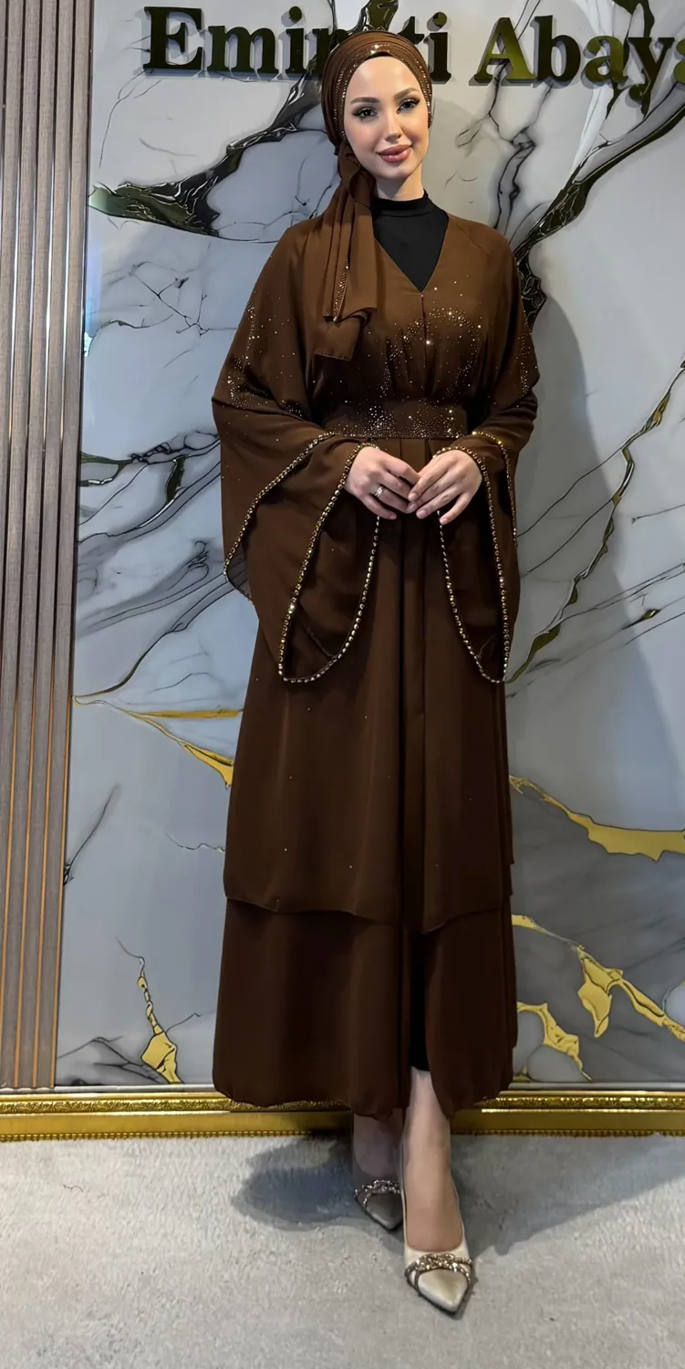عباءة سهرة بنية بأحجار ذهبية مثبتة