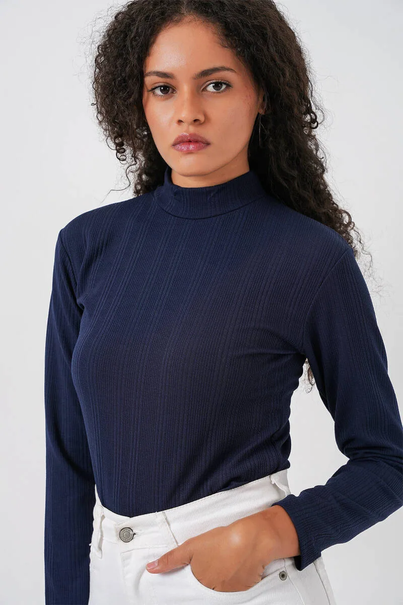 بودي مضلع بأكمام طويلة ورقبة عالية بلون كحلي