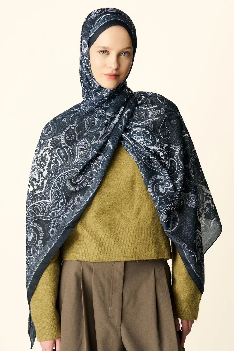 شال قطني منقوش بلون أسود 75×190 سم - صورة 2