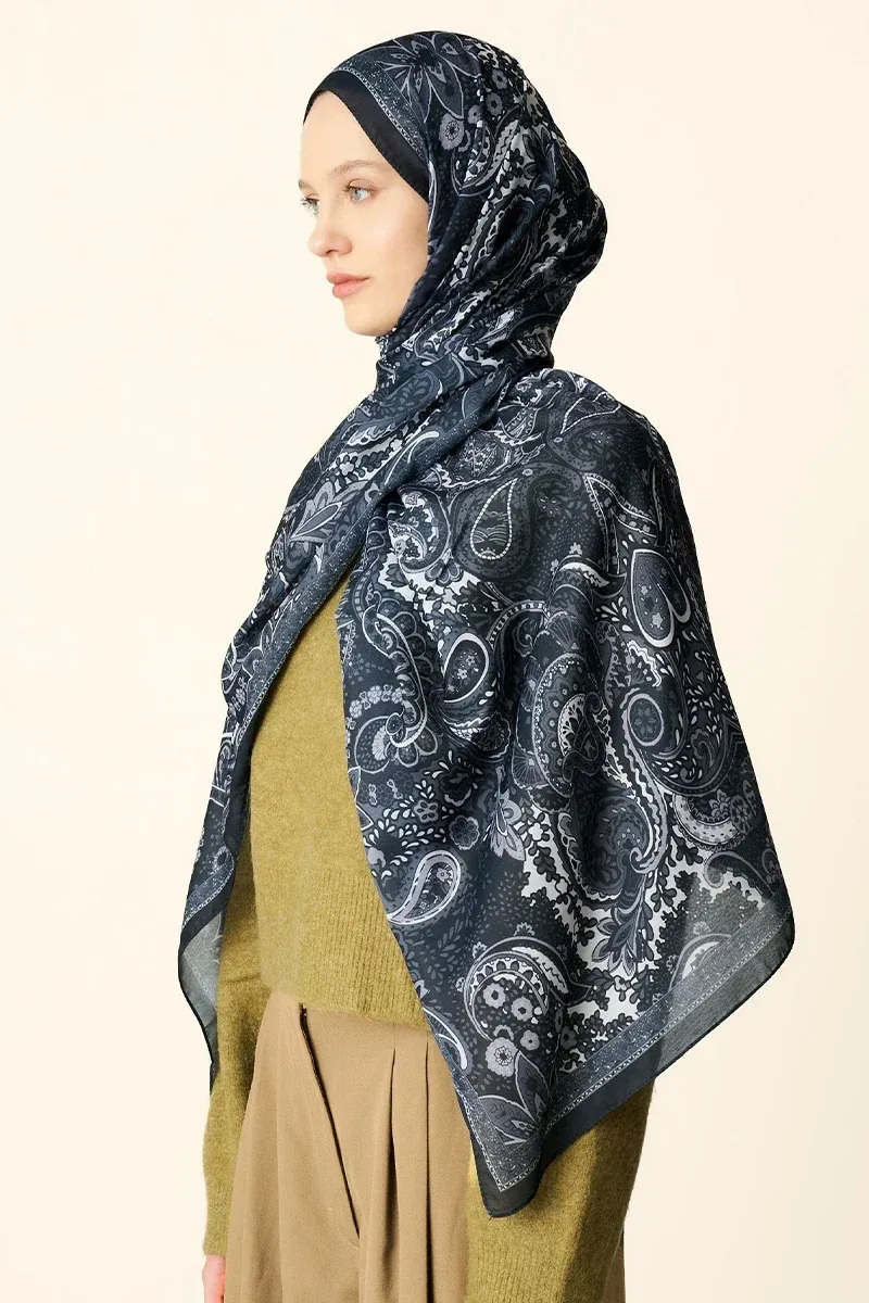 شال قطني منقوش بلون أسود 75×190 سم - صورة 4