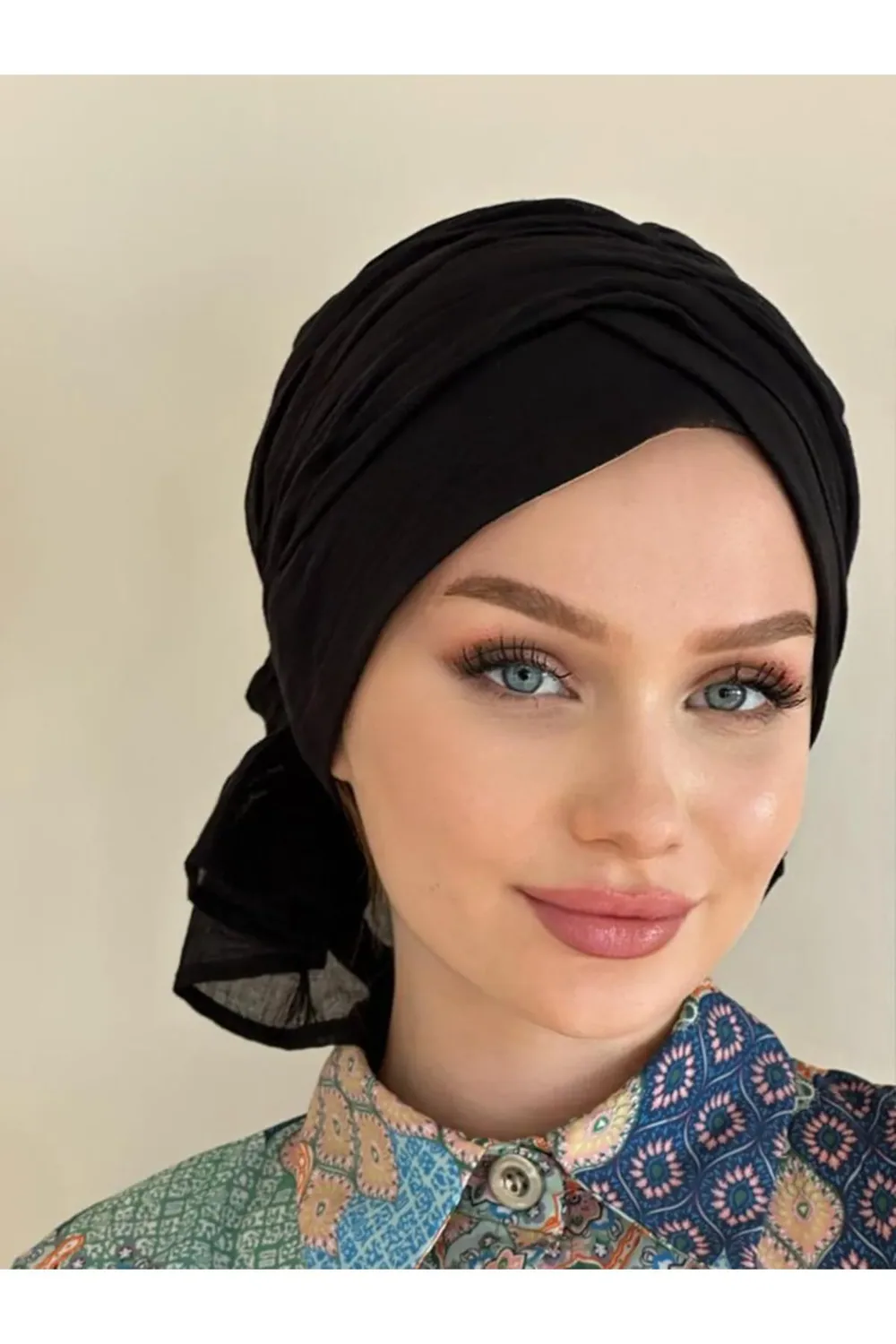 حجاب جاهز قطني بثنيات منسدلة أسود