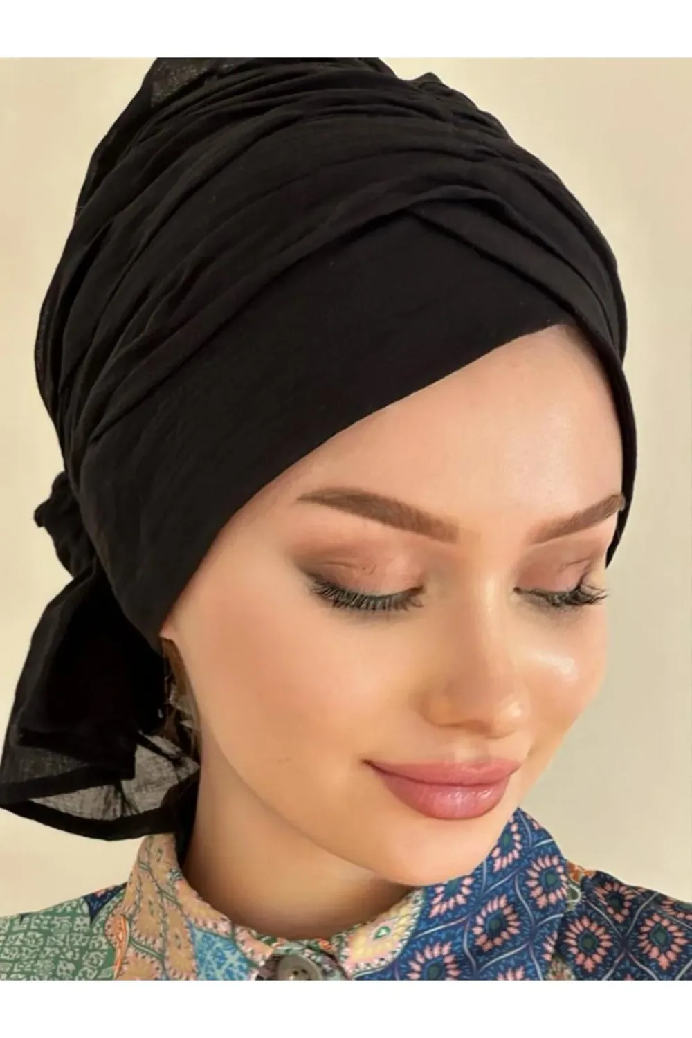 حجاب جاهز قطني بثنيات منسدلة أسود - صورة 3