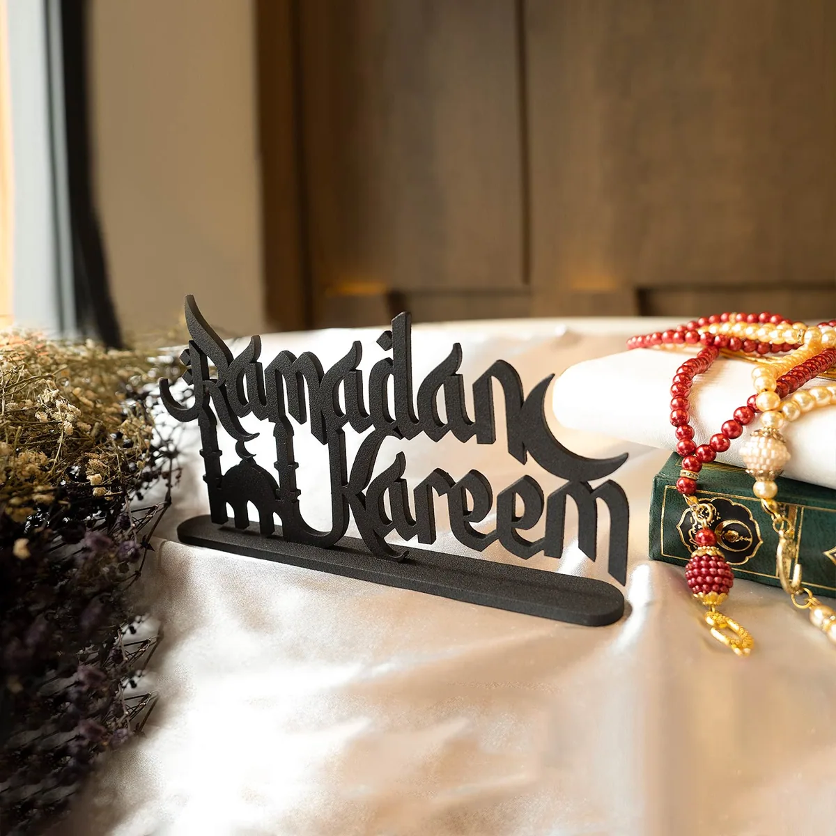 مجسم رمضان كريم أسود بصورة مساجد مصغرة - صورة 2