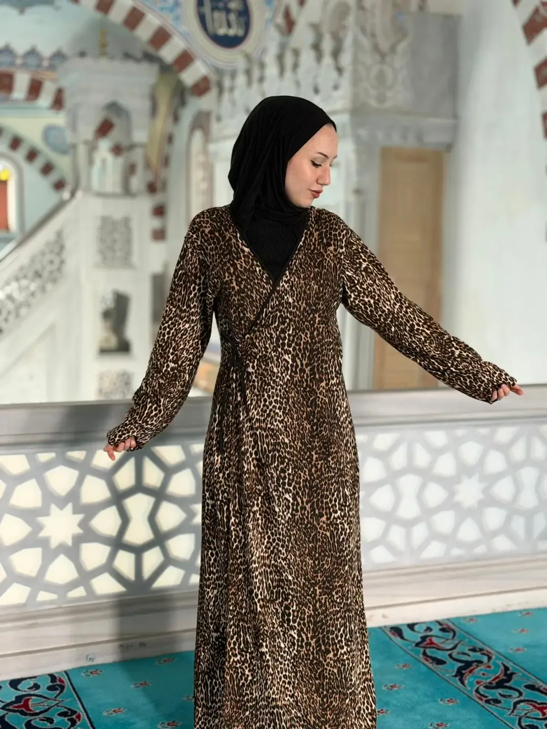 ثوب صلاة بنقشة الفهد يُربط من الجانب - صورة 2