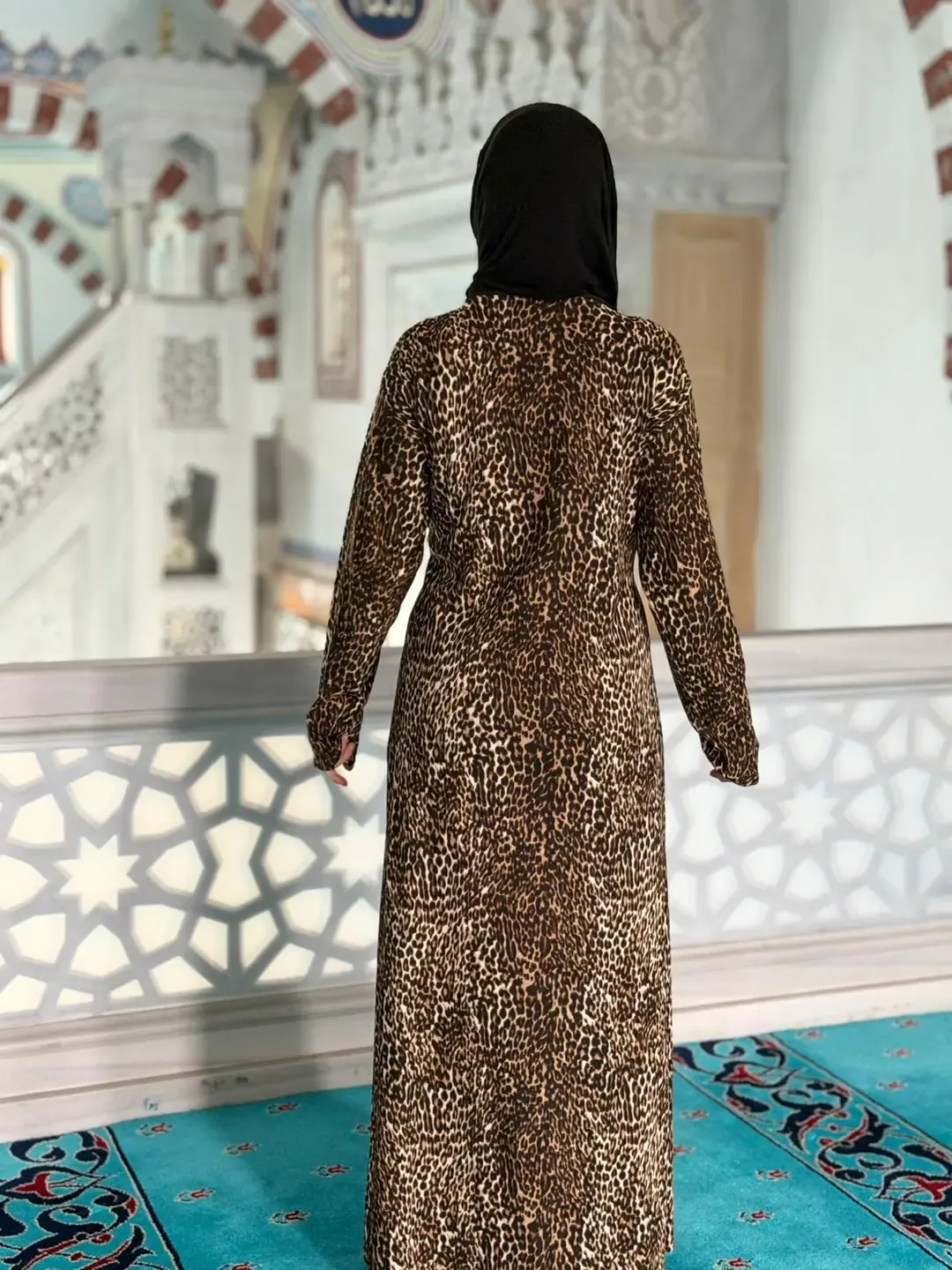 ثوب صلاة بنقشة الفهد يُربط من الجانب - صورة 3