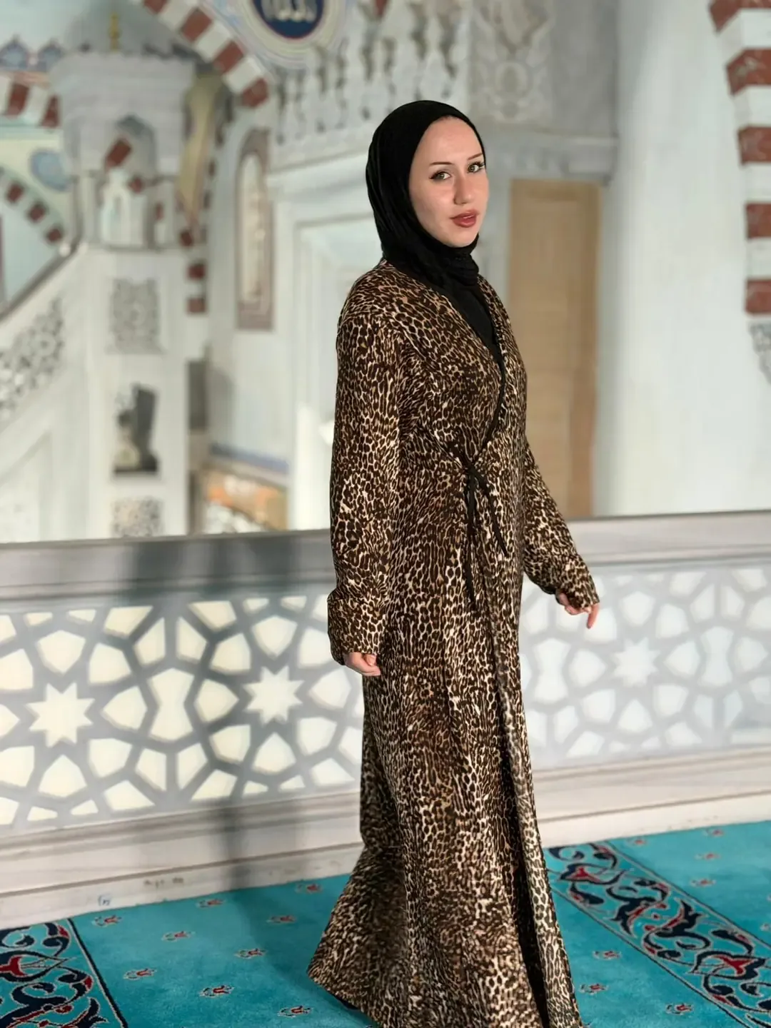 ثوب صلاة بنقشة الفهد يُربط من الجانب - صورة 4