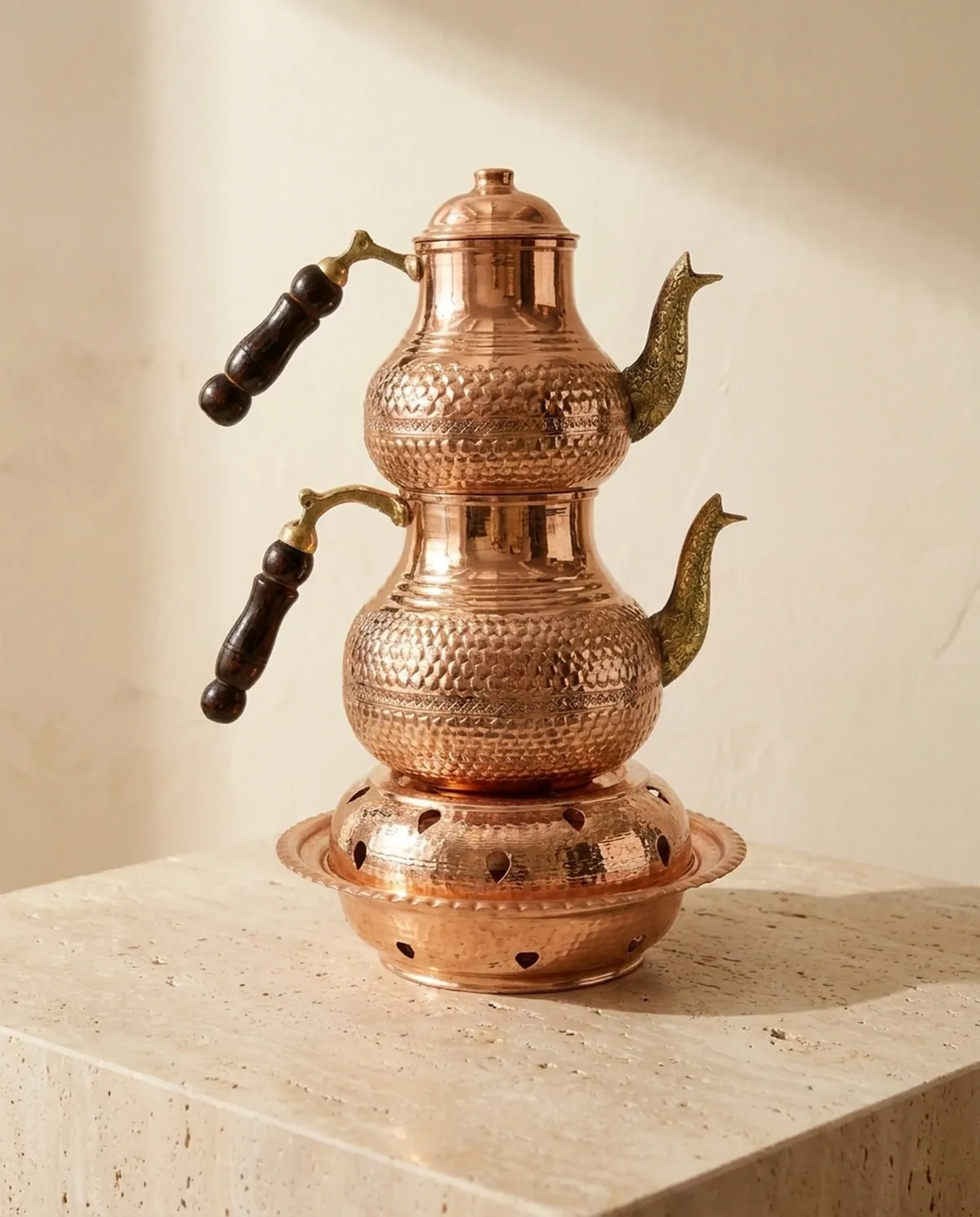 إبريق شاي نحاس أحمر بموقد ونقش خلية نحل