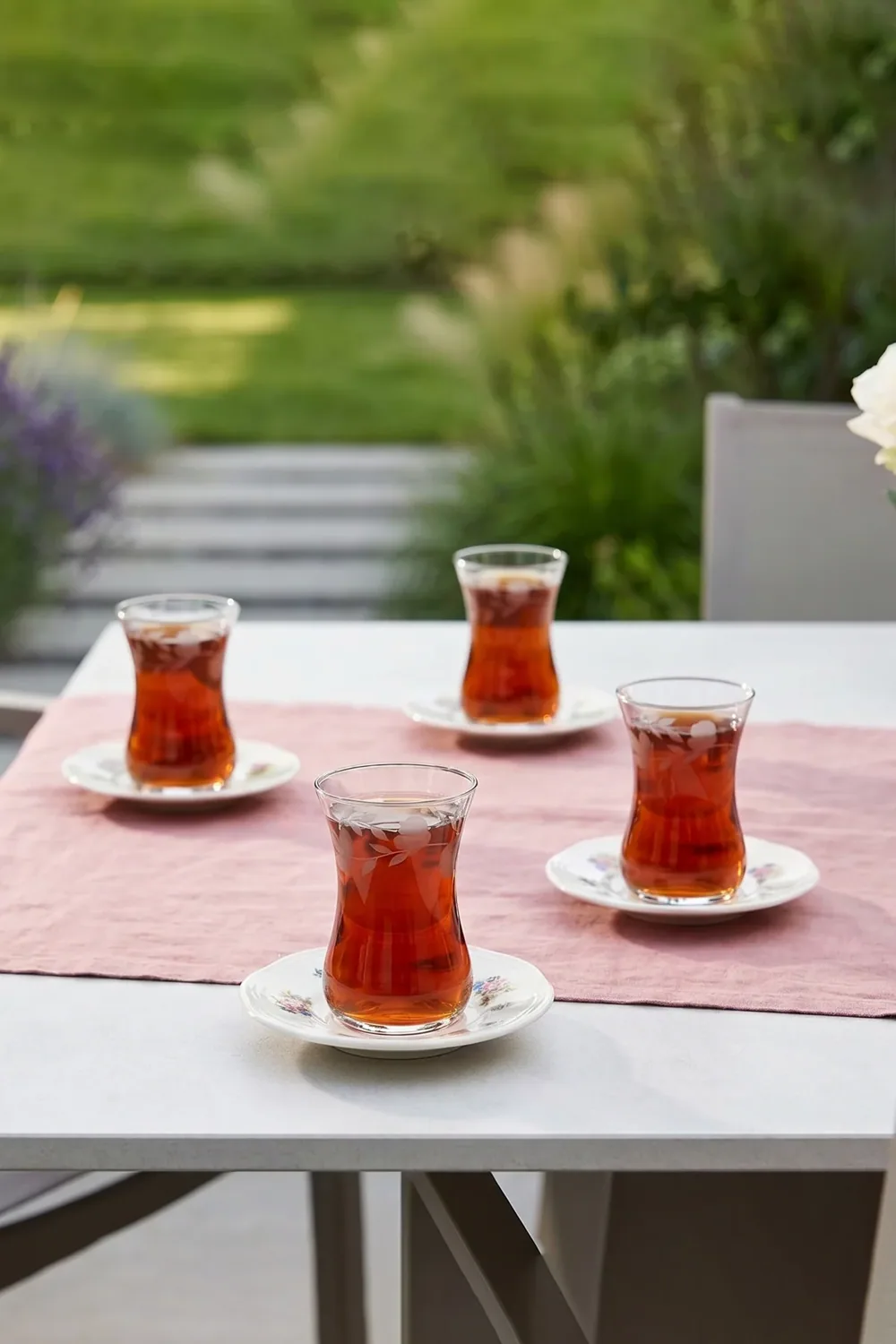 طقم شاي 8 قطع بصحون كريمية وكاسات بتفاصيل مقطوعة 120 مل - صورة 2
