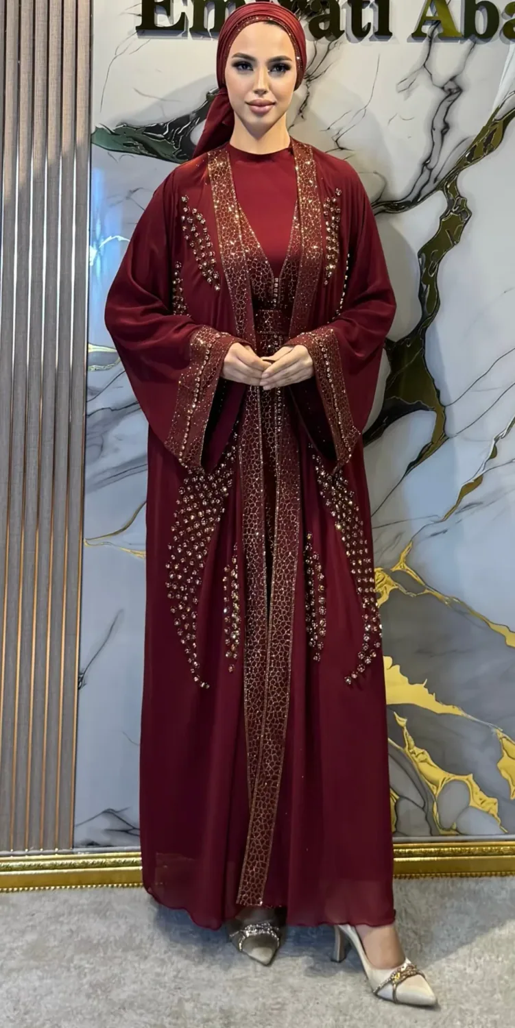 طقم عباءة سهرة عنابي بأحجار ذهبية 4 قطع