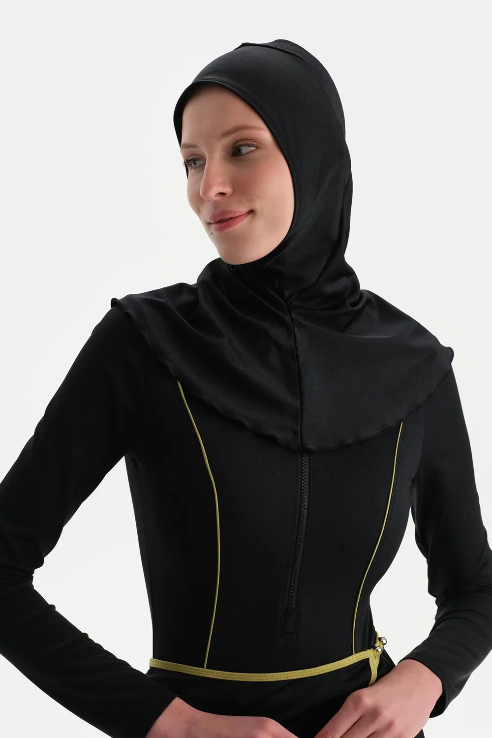 غطاء رأس سباحة محتشم أسود بحواف صفراء