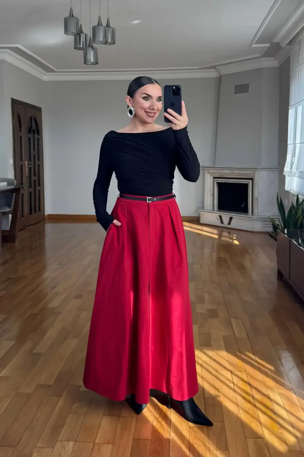 تنورة طويلة كلوش بكسرات عريضة بلون أحمر - صورة 4