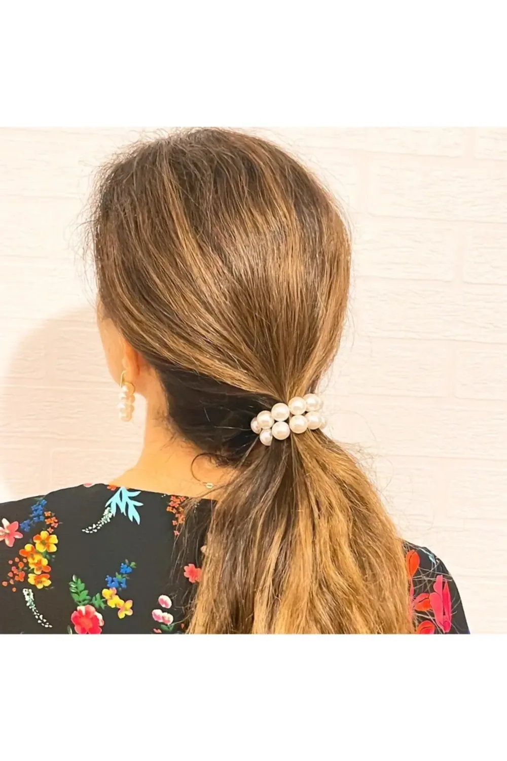 ربطة شعر مطاطية بحبات لؤلؤ