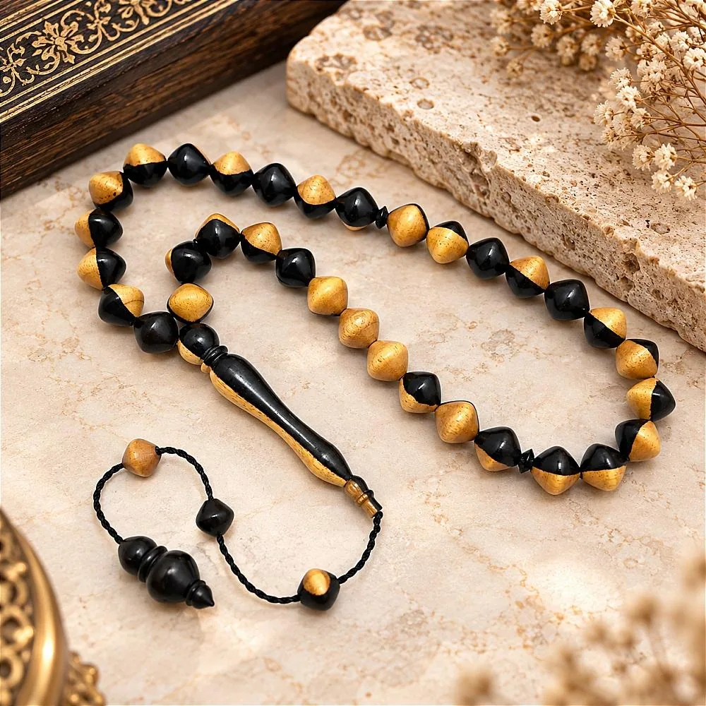 مسبحة أبنوس منقطة بقص زرزوري
