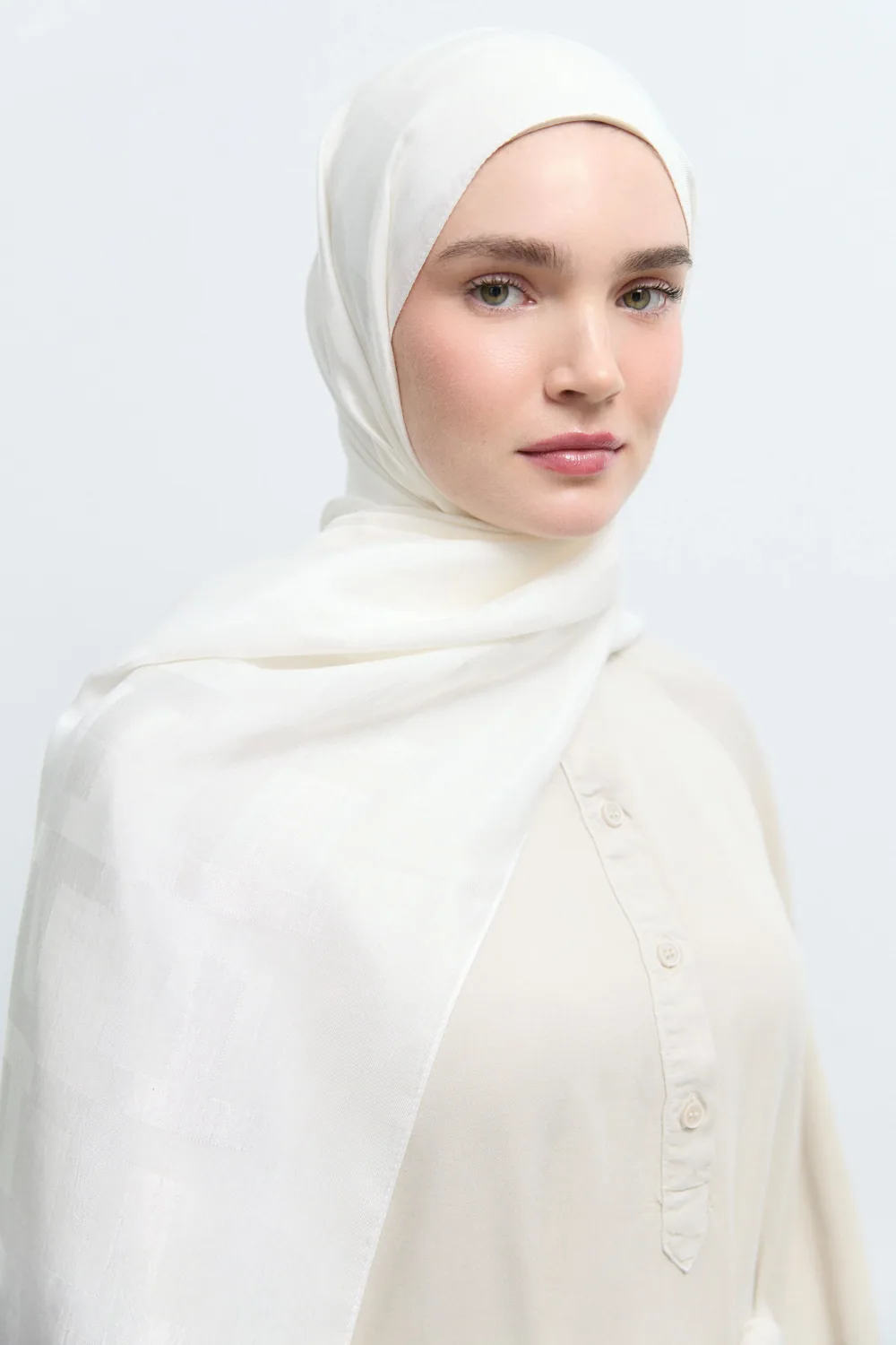 شال جاكار بنقشة مونوغرام أبيض - صورة 2