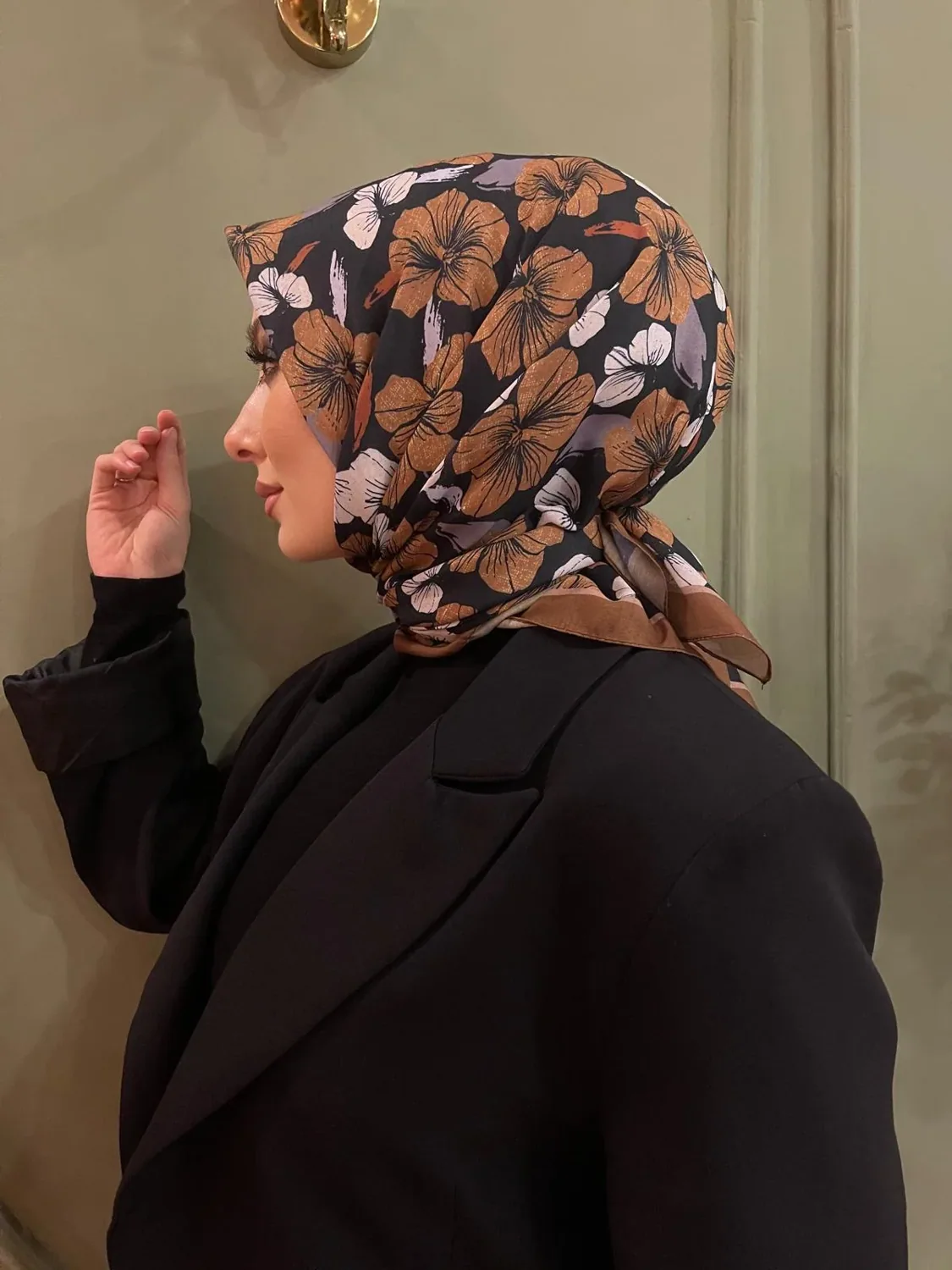 إيشارب ناعم بملمس القطن سادة بني كراميل