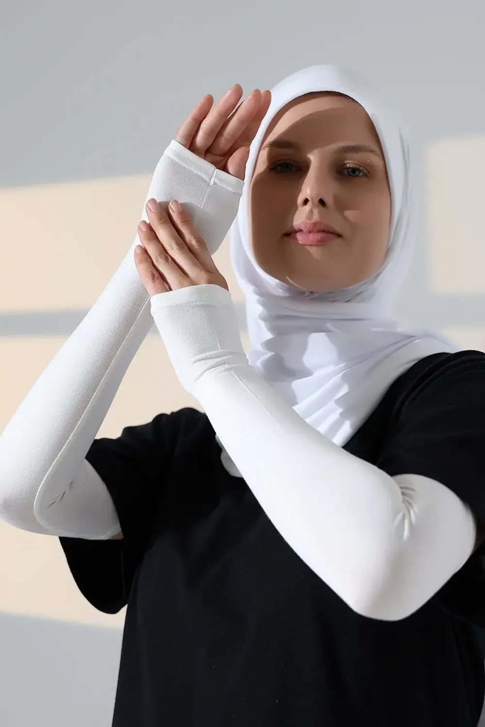 كمّ طويل يصل إلى راحة اليد من البينيه بلون كريمي - صورة 2