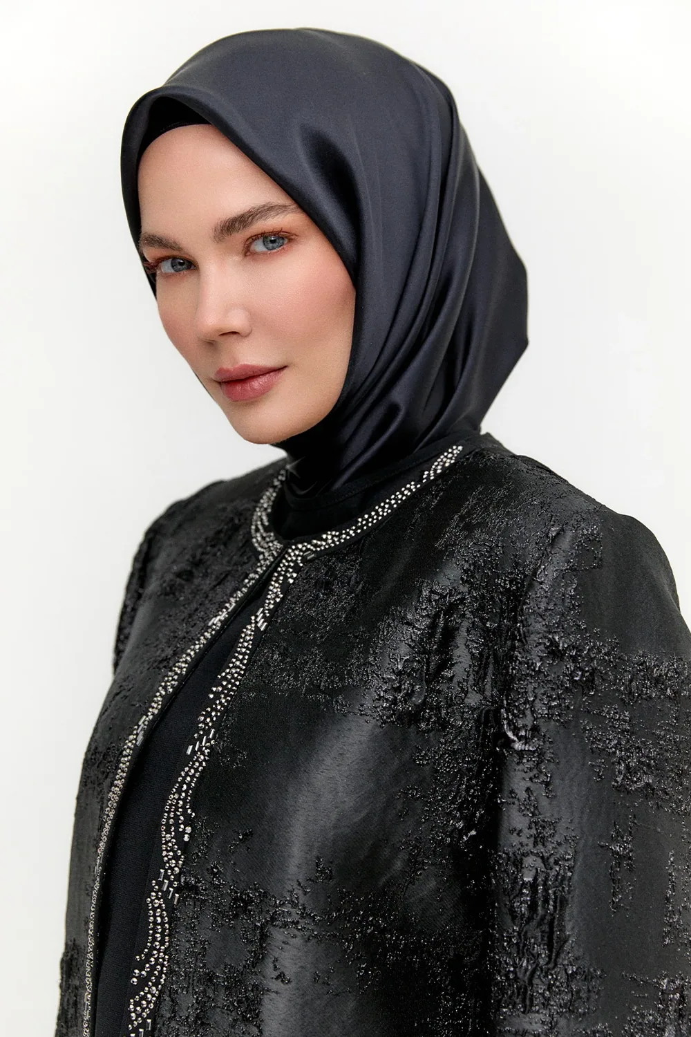 طقم ثلاث قطع جاكار بأحجار - صورة 5