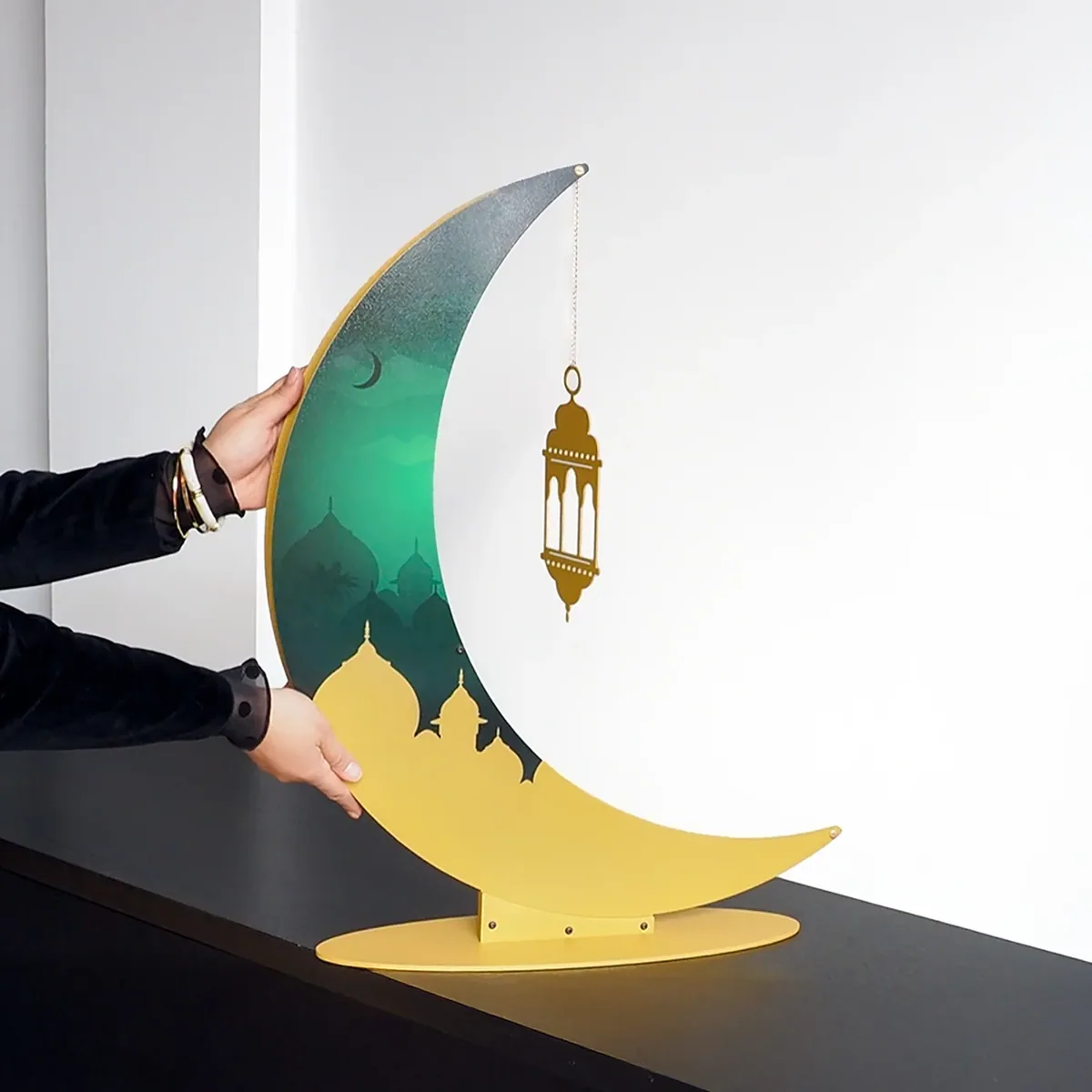 هلال رمضان معدني كبير ٦٨ سم بفانوس معلق - صورة 2