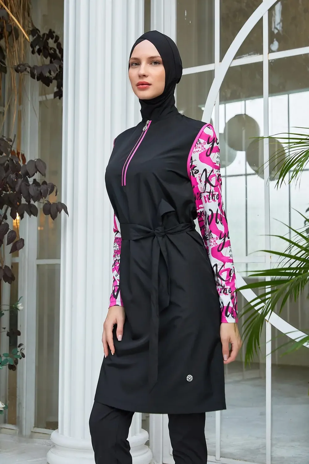 مايوه شرعي أسود طويل بأكمام استوائية وحزام