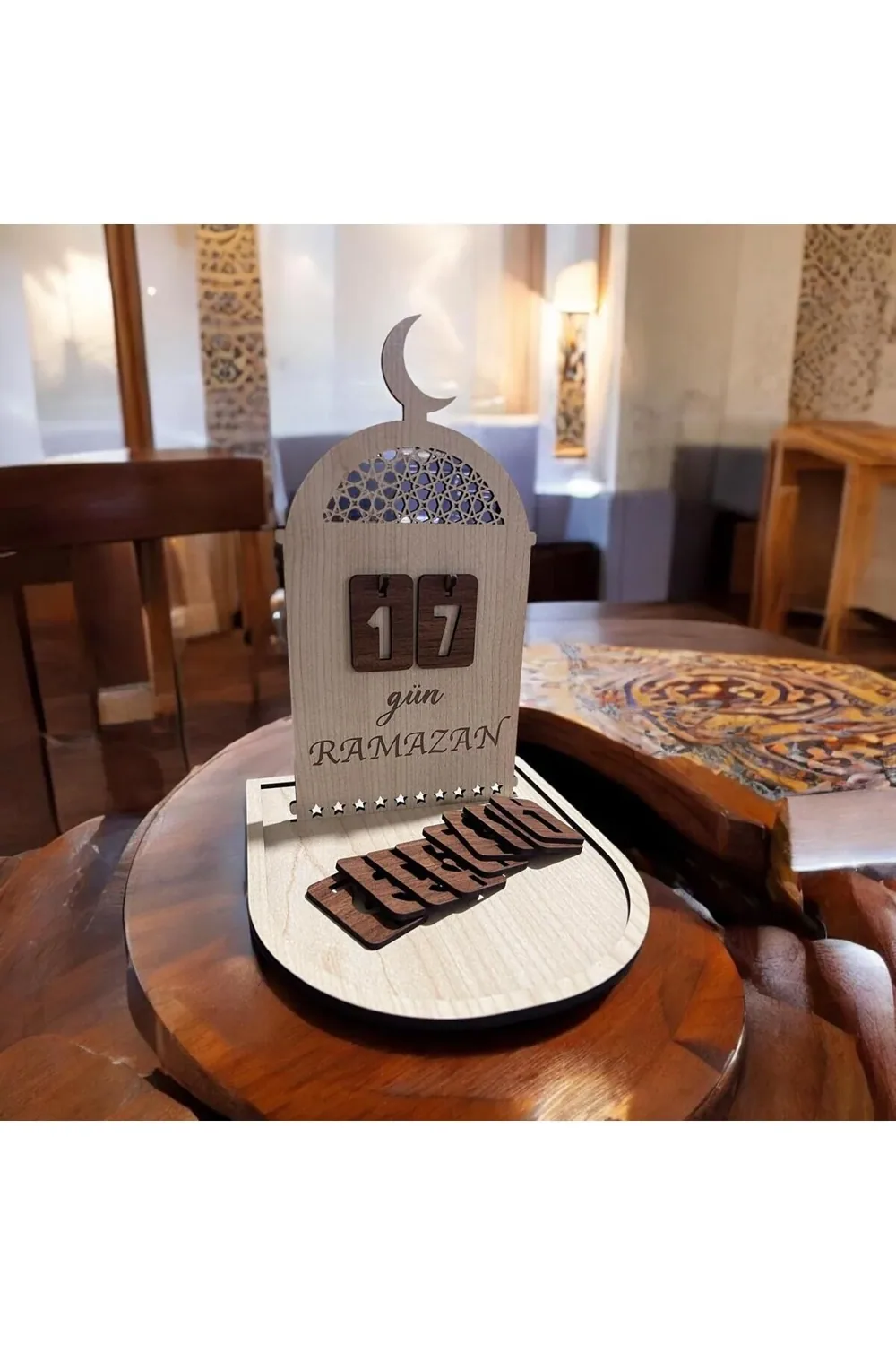 تقويم رمضان خشبي لعدّ الأيام بأرقام قابلة للتركيب