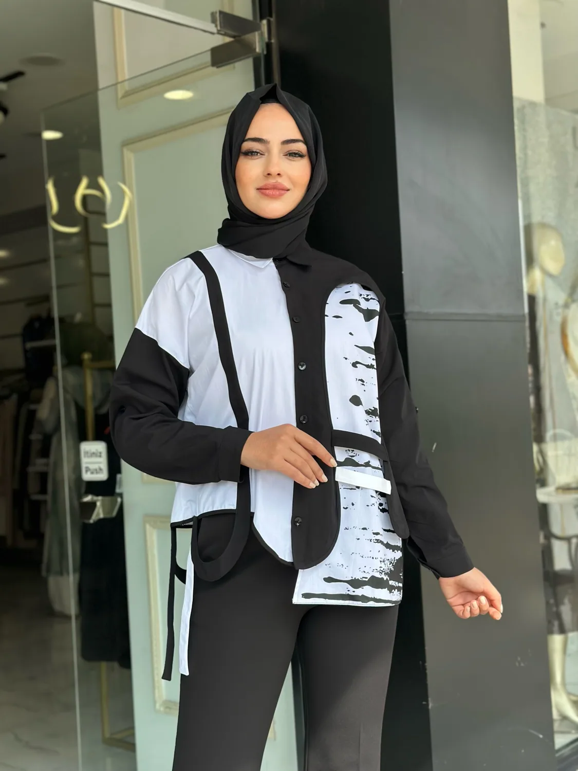 قميص نسائي بقصة غير متماثلة وطول ٧٠ سم
