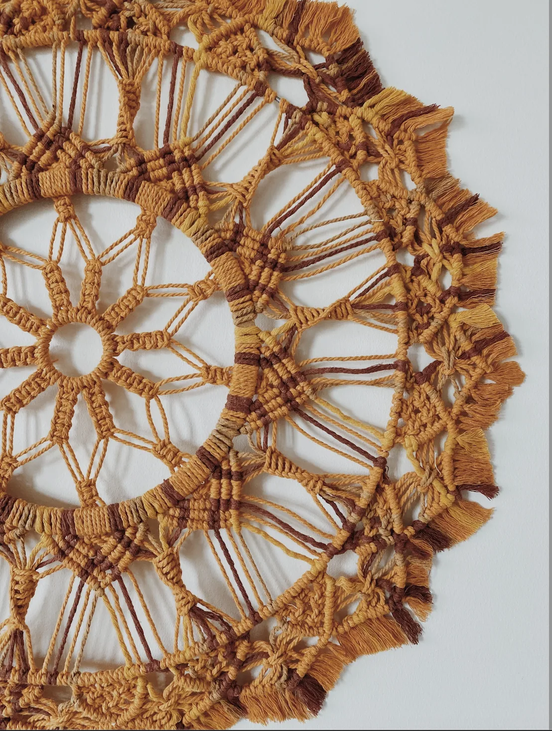 زينة جدارية ماندالا مكرامية من الجوت 70×70 سم - صورة 3