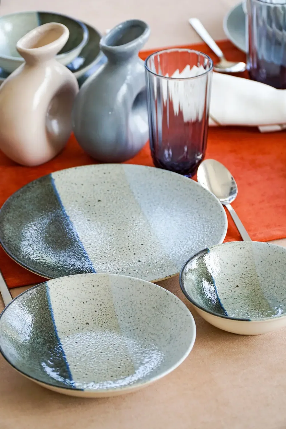 طقم عشاء بورسلان بطلاء مزجج رمادي وأزرق 18 قطعة - صورة 4